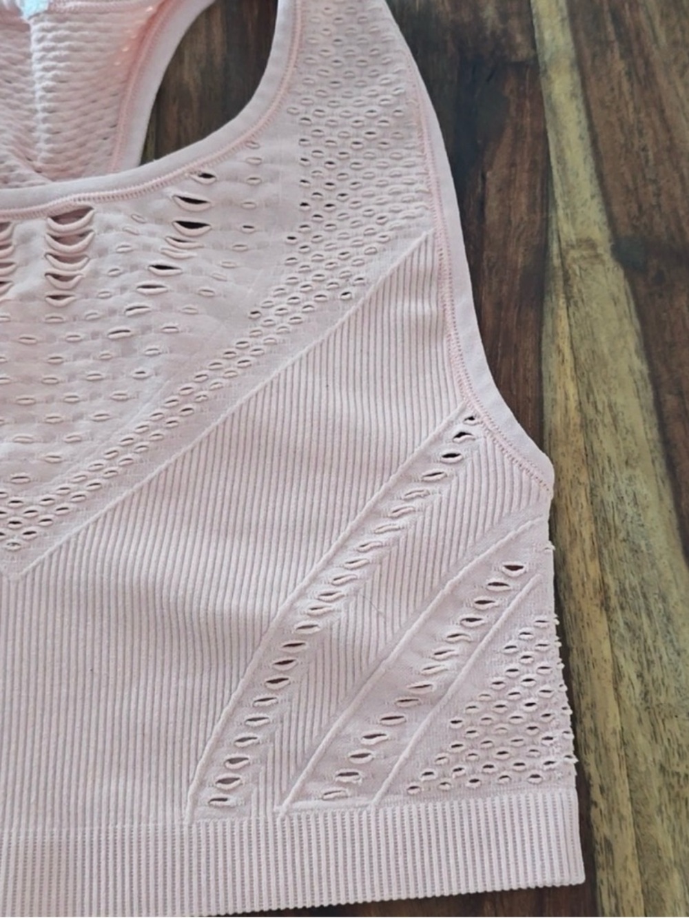 ALO Yoga Lark Perforated Sports Bra - Picture 3 of 7